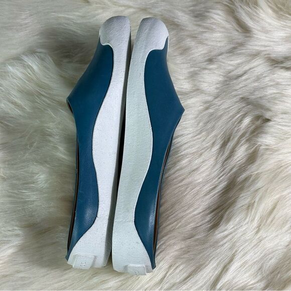 Coclico Blue and White Mules with Minimalist Design - Picture 6 of 10